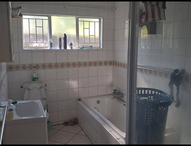 5 BEDROOM HOUSE FOR SALE IN BRITS CENTRAL